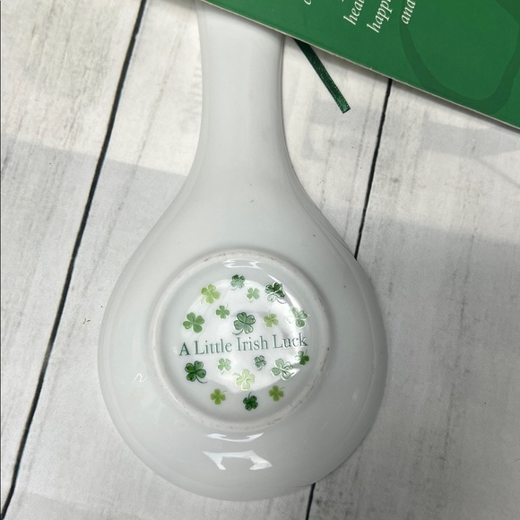 🍀 A Little Irish Luck Spoon Rest – Shamrock Clover Irish Saying – Kitchen Decor - Picture 4 of 7